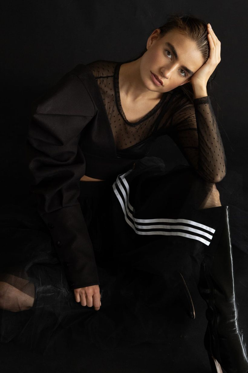 Editorial — schwarzes Mesh