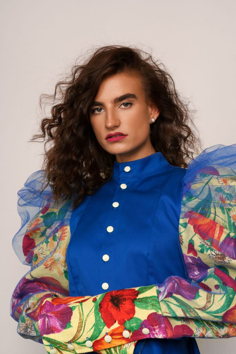 Editorial — blaue Blüten, Porträt